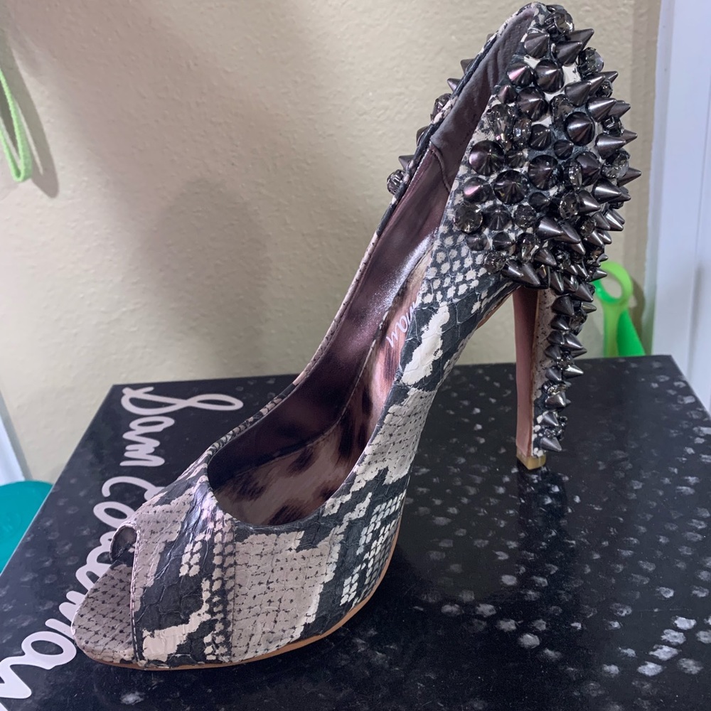 Lorissa grey python sam Edelman heels size 7.5